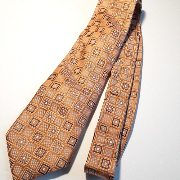 Micheal Kors Textured Geometric Silk Necktie - Picture 5 of 7